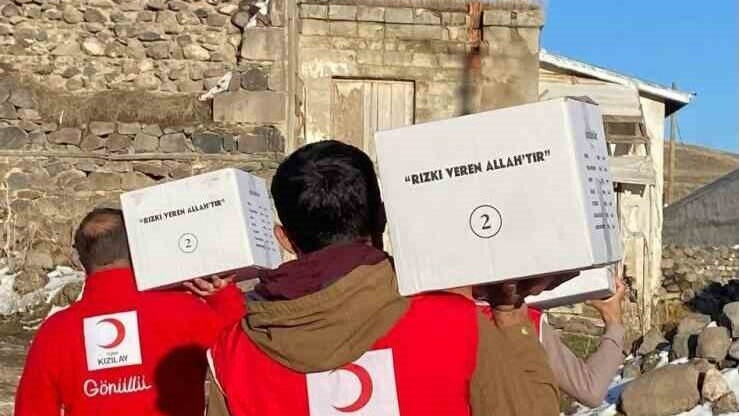 Kızılay Yardım Kolilerinde Anlamlı Mesaj: &#039;Rızkı veren Allah&#039;tır&#039;