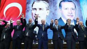 İYİ Parti'de istifa depremi: İki belediye başkanı AKP'ye geçti