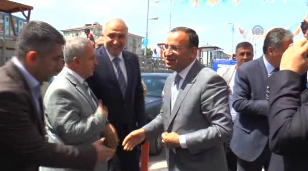 Bozdağ: Bu HDP'nin iki yüzlülüğünün bir göstergesidir.