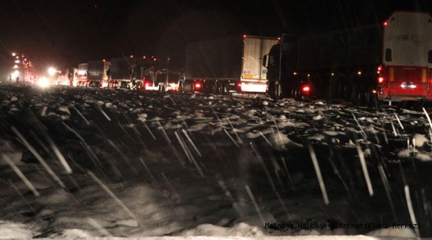 Diyarbakır-Şanlıurfa karayolu kardan kapandı