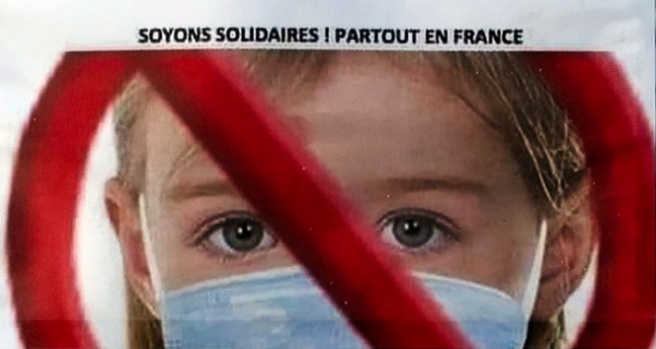 Fransa’da okul aile birliklerinden ve velilerden maske karşıtı protesto