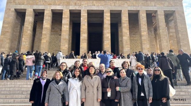 İyi Partili Mamak Belediye Başkan Adayı Kevser Ofluoğlu'ndan Kadınlarla Anıtkabir Ziyareti!
