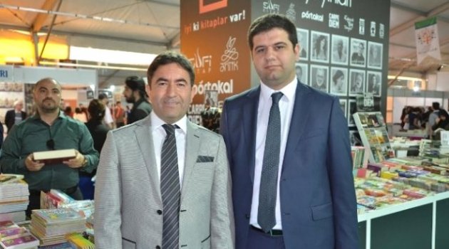 Kitap Fuarında, 4 Bin 500 Öğrenciye Kitap Çeki Verildi