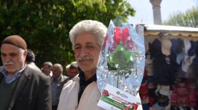 Kültür A.ş, 10 Bin Gül Dağıttı