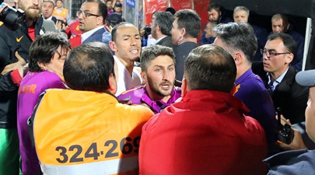 Maç bitti ortalık karıştı!