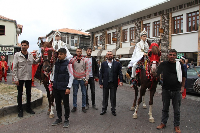 Öksüz ailesinin sünnet merasimi renkli görüntülere sahne oldu
