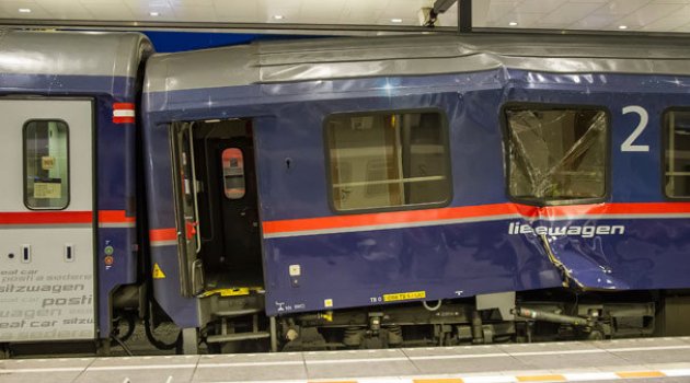 Son dakika... Avusturya'da trenler çarpıştı