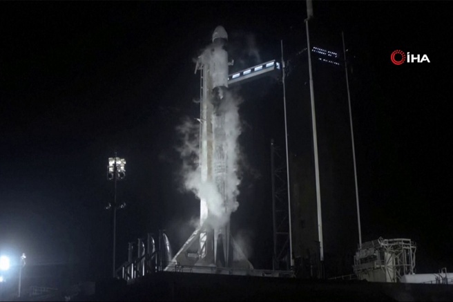 SpaceX, ISS’ye 3 astronot ve 1 kozmonot gönderdi