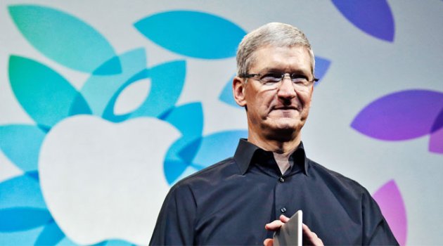 Tim Cook’tan Facebook ve Google’a eleştiri