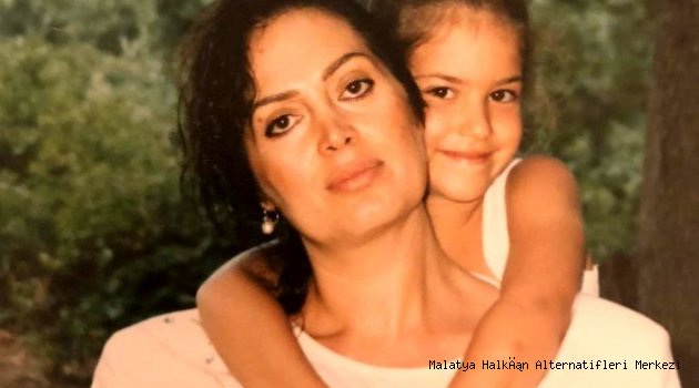 Türkan Şoray'ın kızı Yağmur Ünal'a bakın! Güzelliğiyle annesini aratmıyor